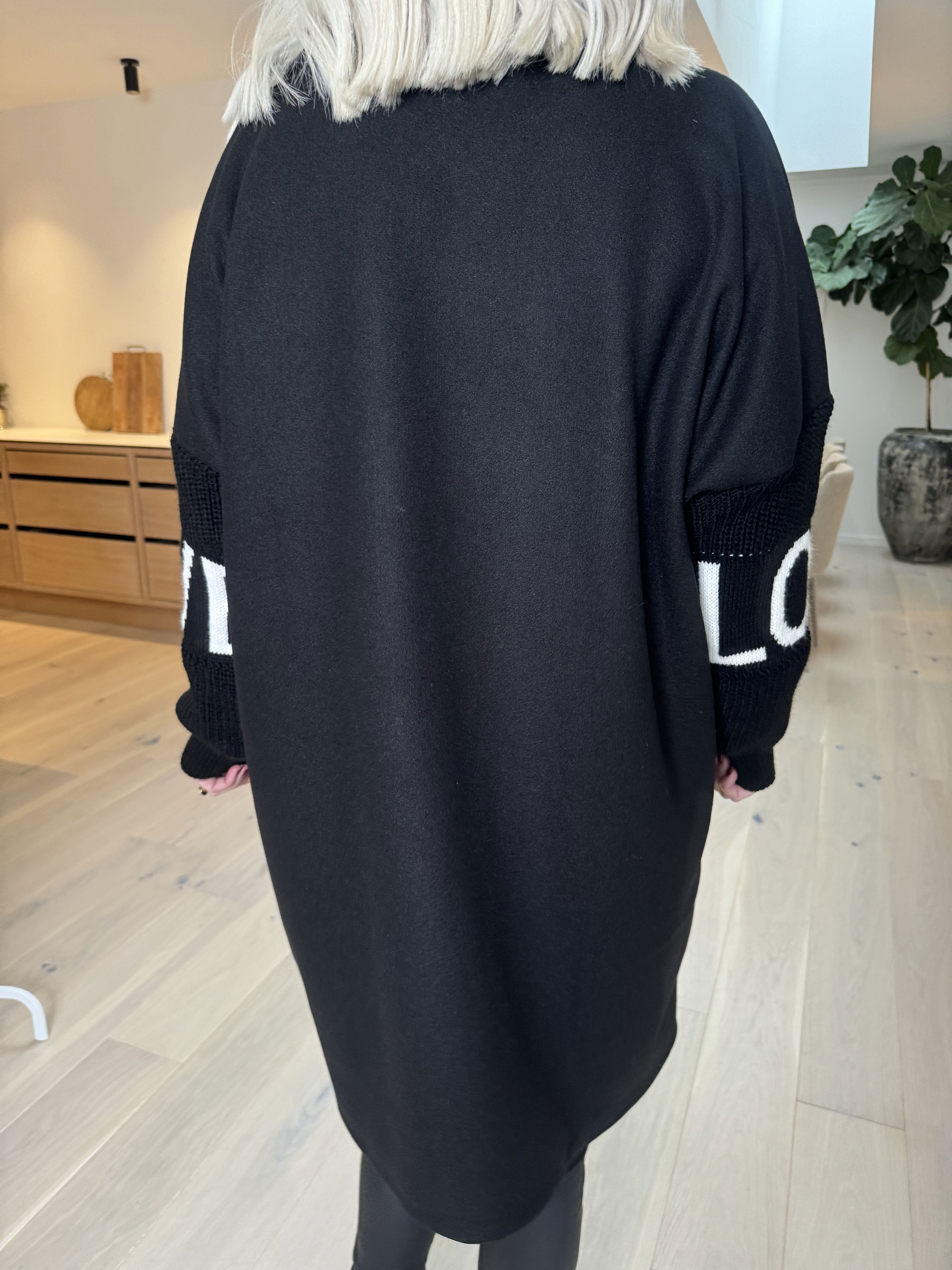 Debbie Short - Jacka med stickade ärmar